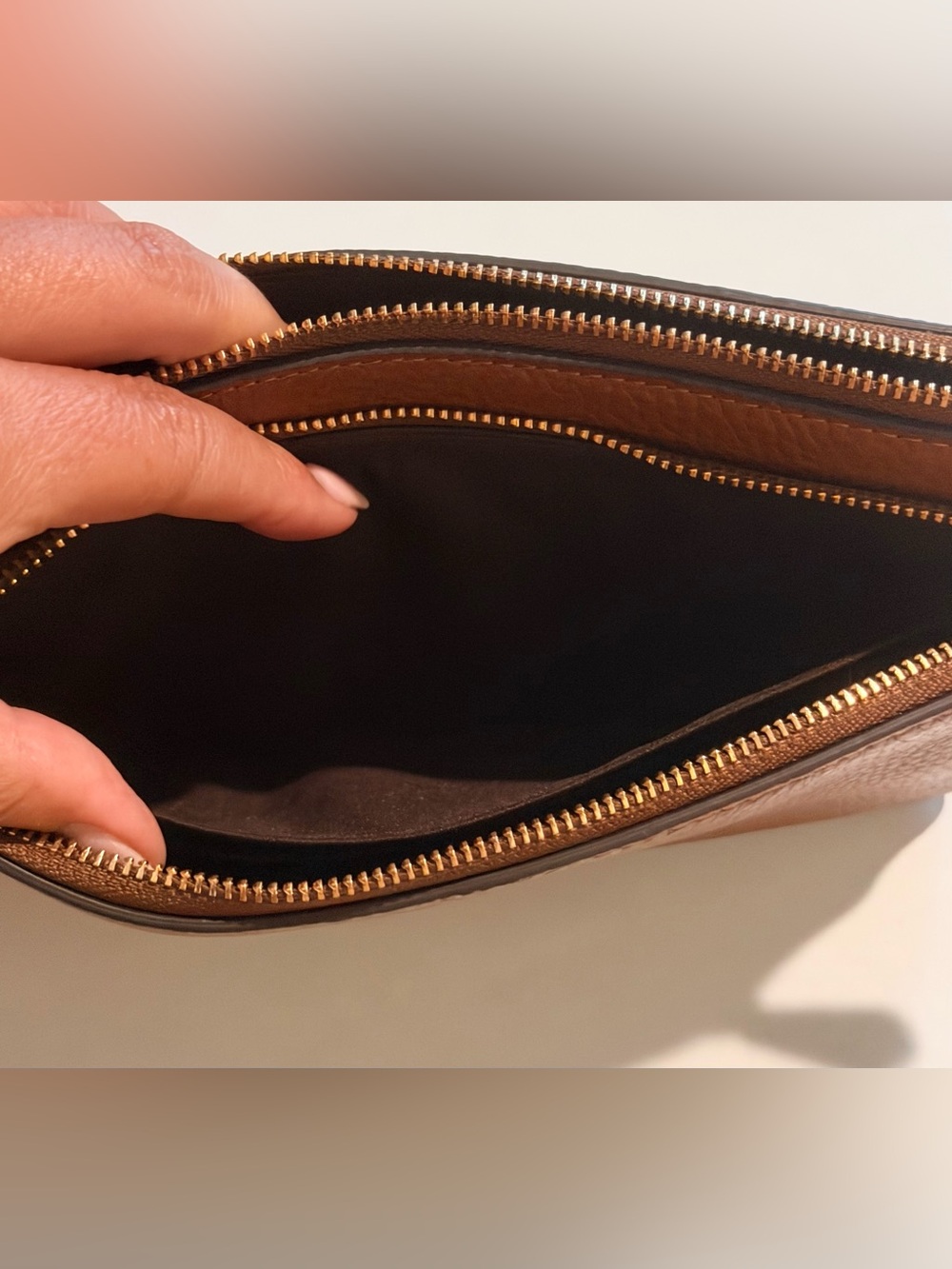New Coach Brown Pebbled Leather Zip Wallet with Gold Logo - Picture 5 of 7